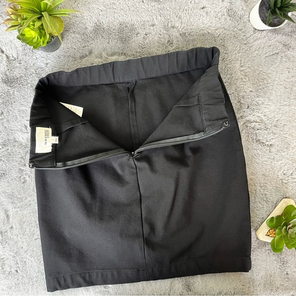 Aritzia Wilfred Free Classic Bodycon Black Mini Skirt - Size 2 - Picture 6 of 12